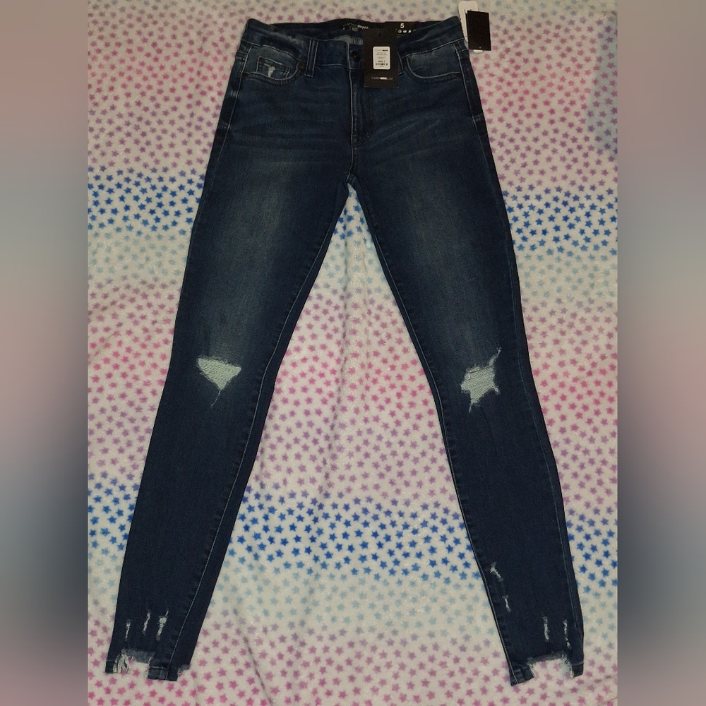 FashionNova Size 5 Jeans [New w/Tags]